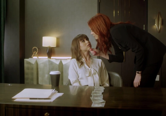 Начальница-нимфоманка и ее помощник принимает на работу молоденькую Райли Рид