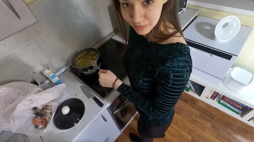 Порно видео: секс с женой на кухне
