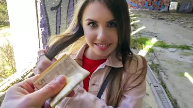 Худая украинская девушка получает трах задницы с иностранцем и сперму на лицо