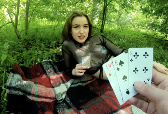 Обыграл девушку в карты, и заказал минет на своё желание