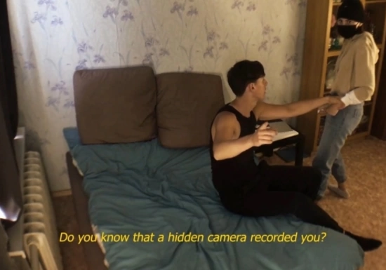 Думала украдет ноут, но спалилась и была вытрахана за это