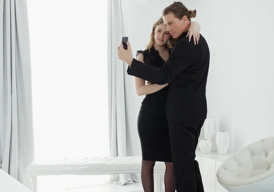 Страстный секс с мужчиной доводит женщину до оргазма