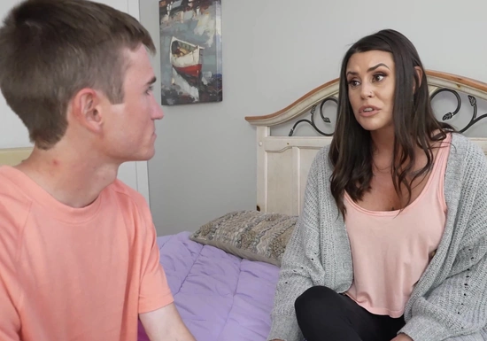 Пасынок, что ты делал? Ты нюхал мои грязные трусики?