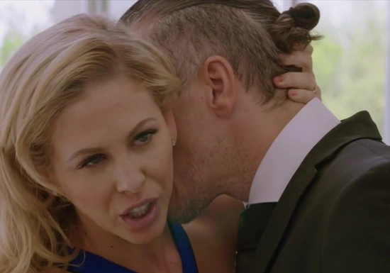 Секс втроем с начальницей и водителем