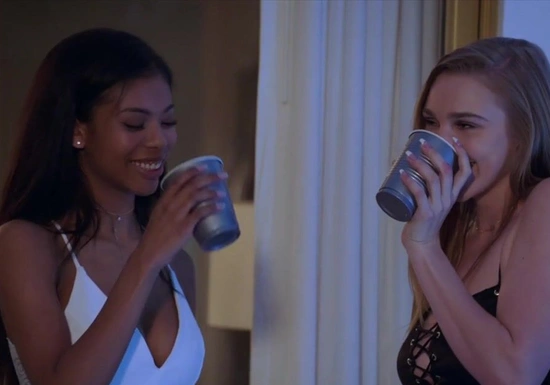 Предложила подруге секс со сводным братом и она не отказалась