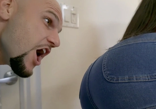 Время кушать пиццу и трахать жопастую латинку