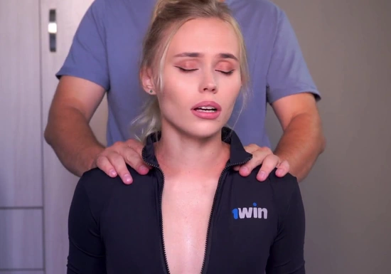 Сделал мачехе массаж и заслужил на секс