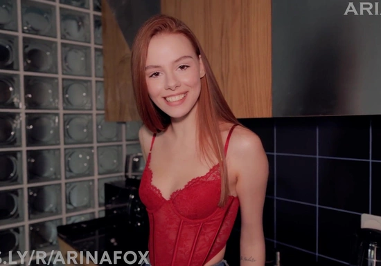 Разговоры с русской милашкой закончились сексом в рваных джинсах