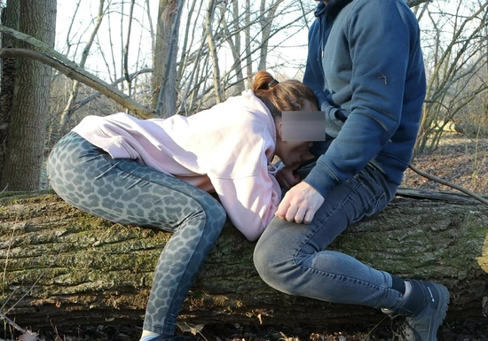 Трахнул чужую жену-незнакомку в парке