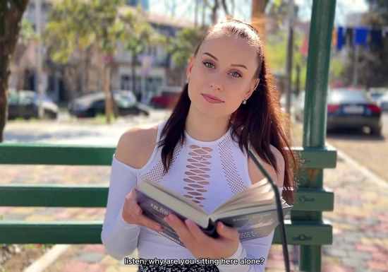 Русская студентка отдалась незнакомцу