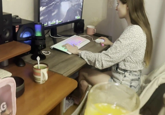 Сводный брат снова сочно трахнул меня