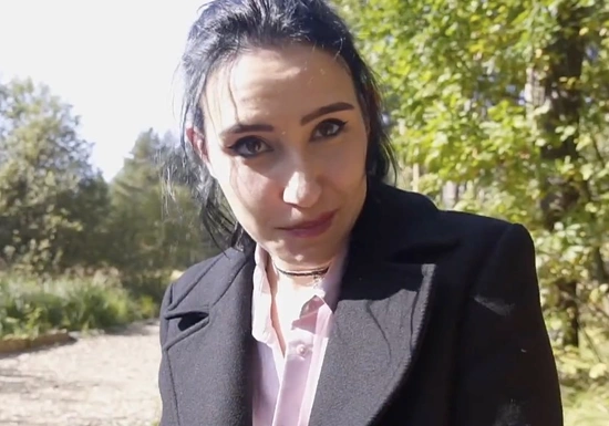 Секс в парке с русской девушкой закончился кремпаем