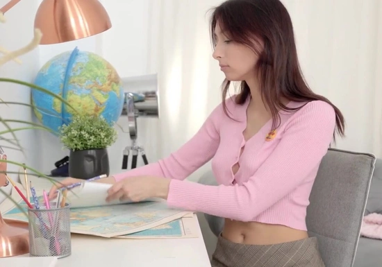 Соблазнил русскую милашку на массаж ног и трахнул ее