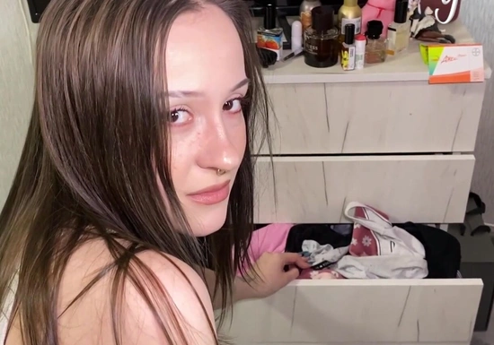 Зачем ты дрочишь моими трусиками?