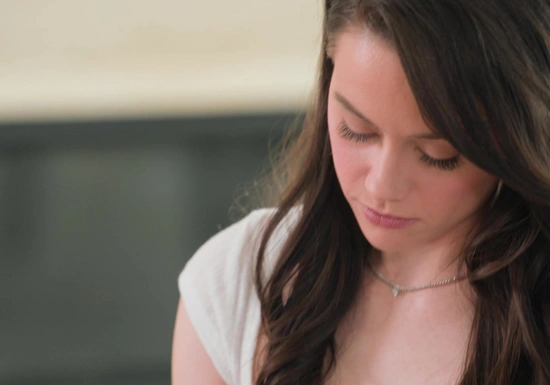 Выпускница университета сходит с ума от большого черного члена своего босса